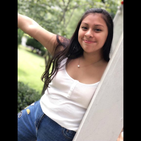 Meet your Posher, Monica - Picture 1 of 1